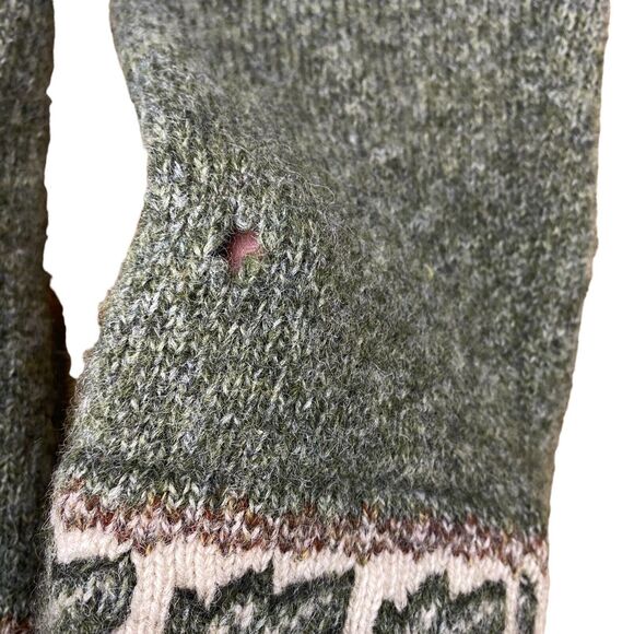 Vintage Woolrich Womens * M-L Gray Knit Wool V Neck Ivy Trim Pullover with FLAW - Picture 3 of 13